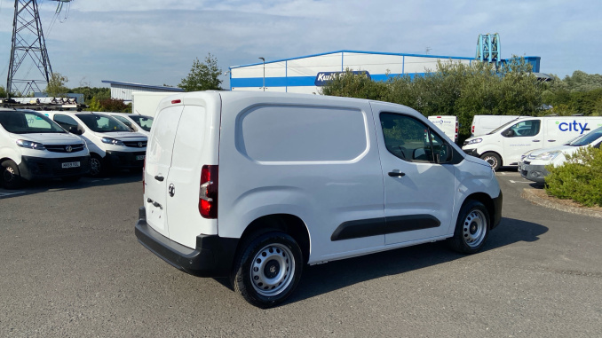 Vauxhall Combo Cargo Combo Diesel 1.5 Turbo D 100ps Prime Plus H1 Van - Image 12